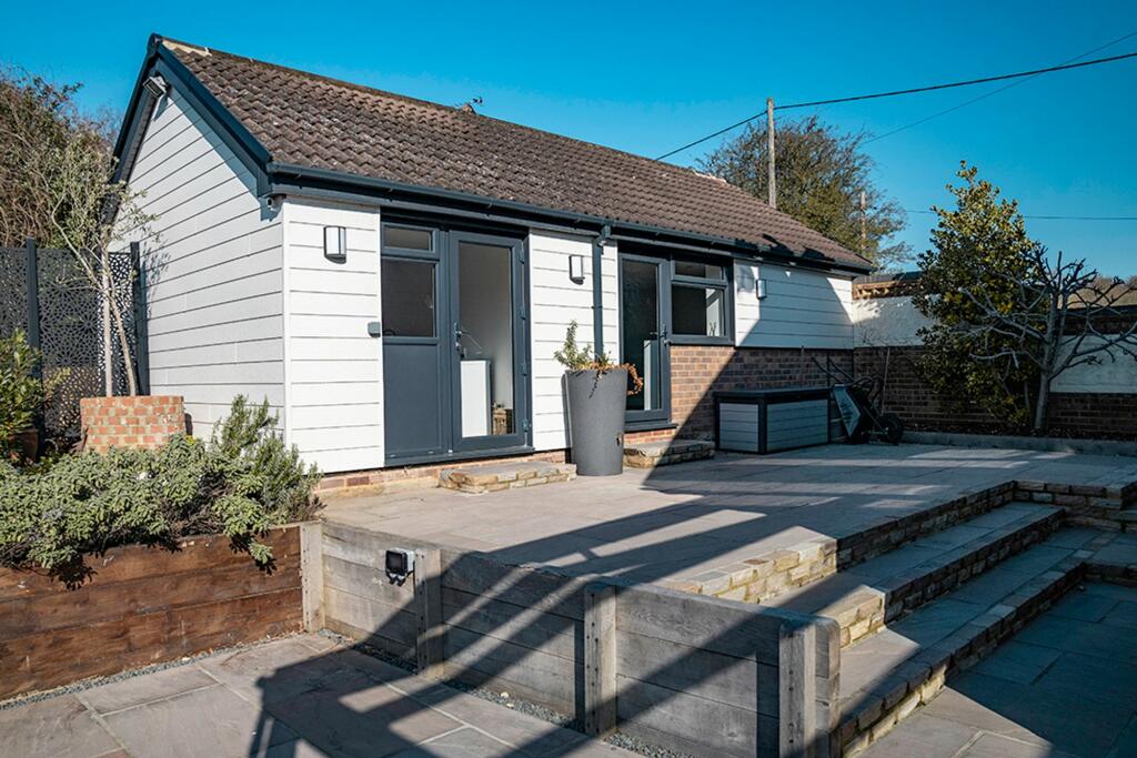 Outbuilding with Utility &amp; Den/Games Room