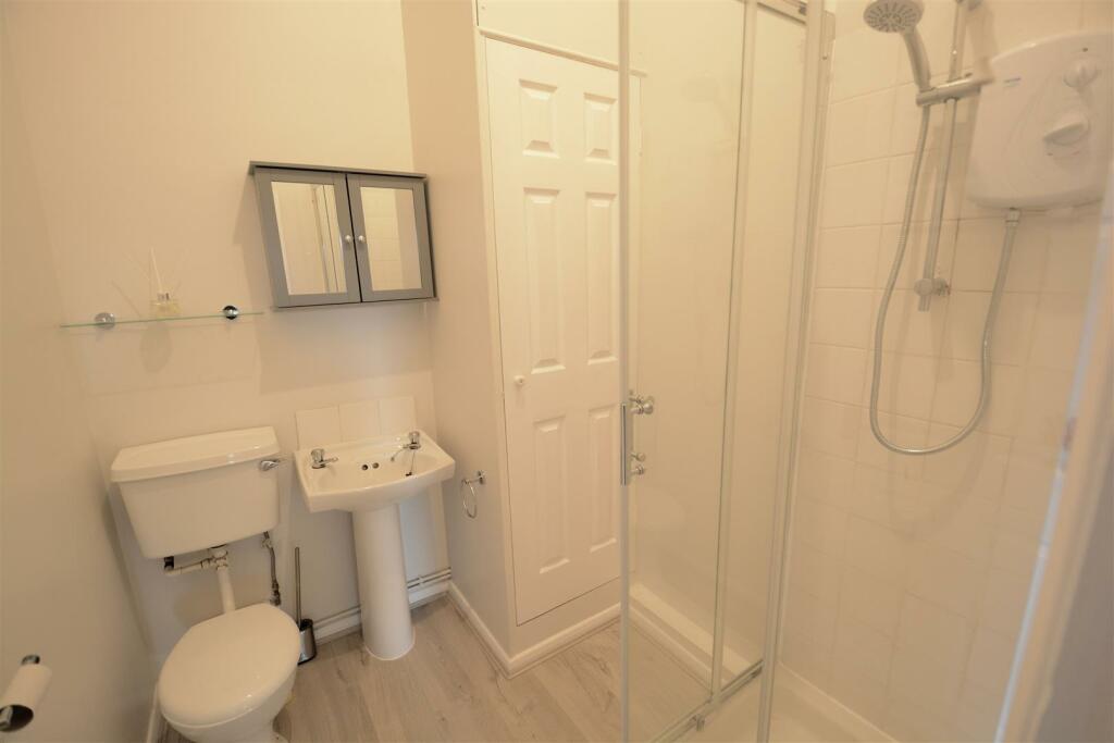 SHOWER ROOM
