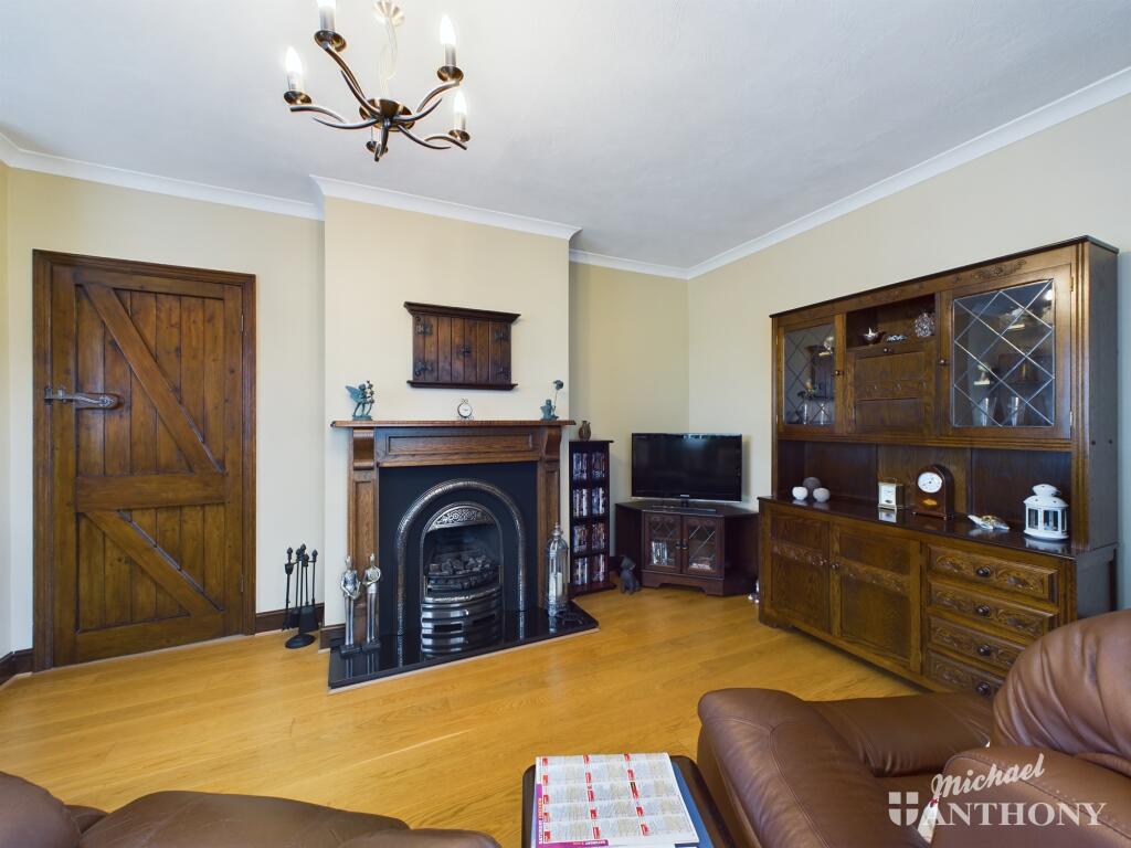 CAM02773G0-PR0132-STILL008