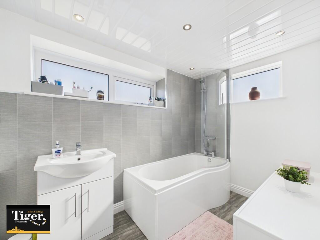 CAM02176G0-PR0523...