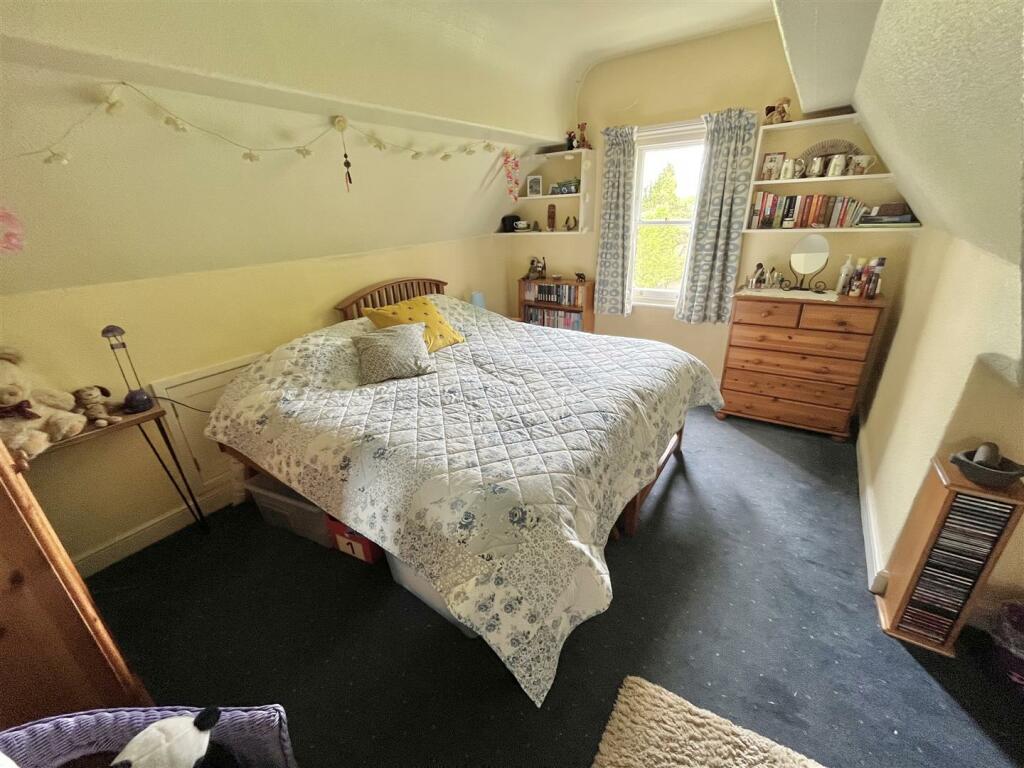 Bedroom 4.jpg