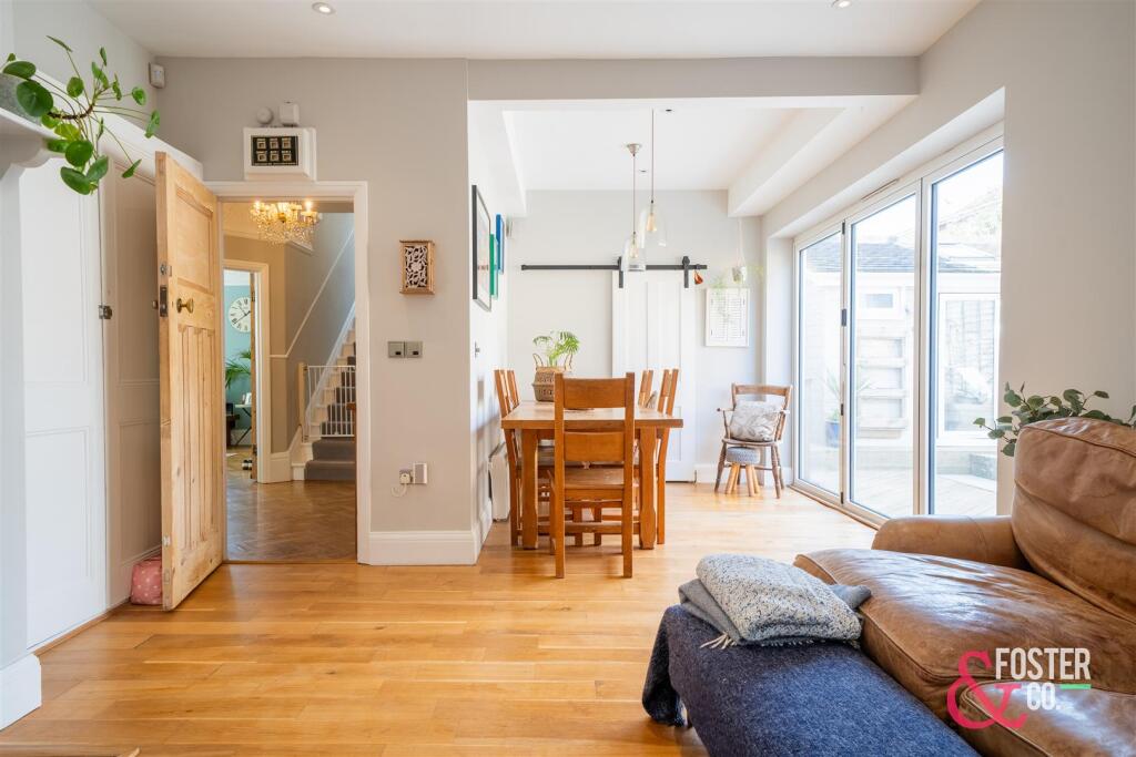 15 SURRENDEN CRESCENT FINSHED EDITS-15.JPG