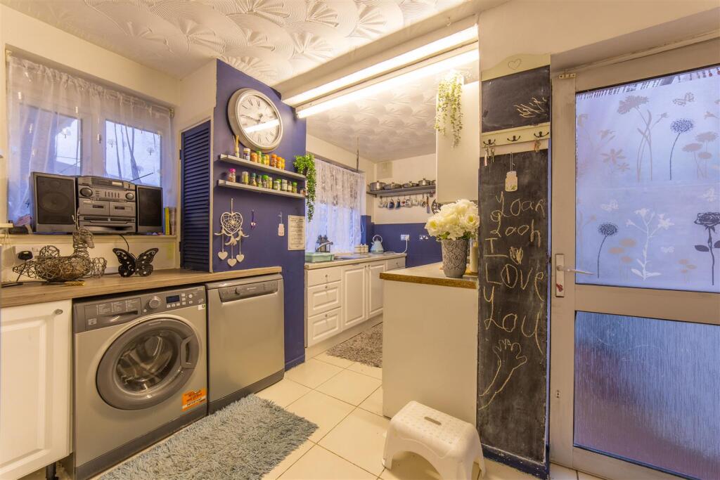 697 Monnow Way-20.jpg