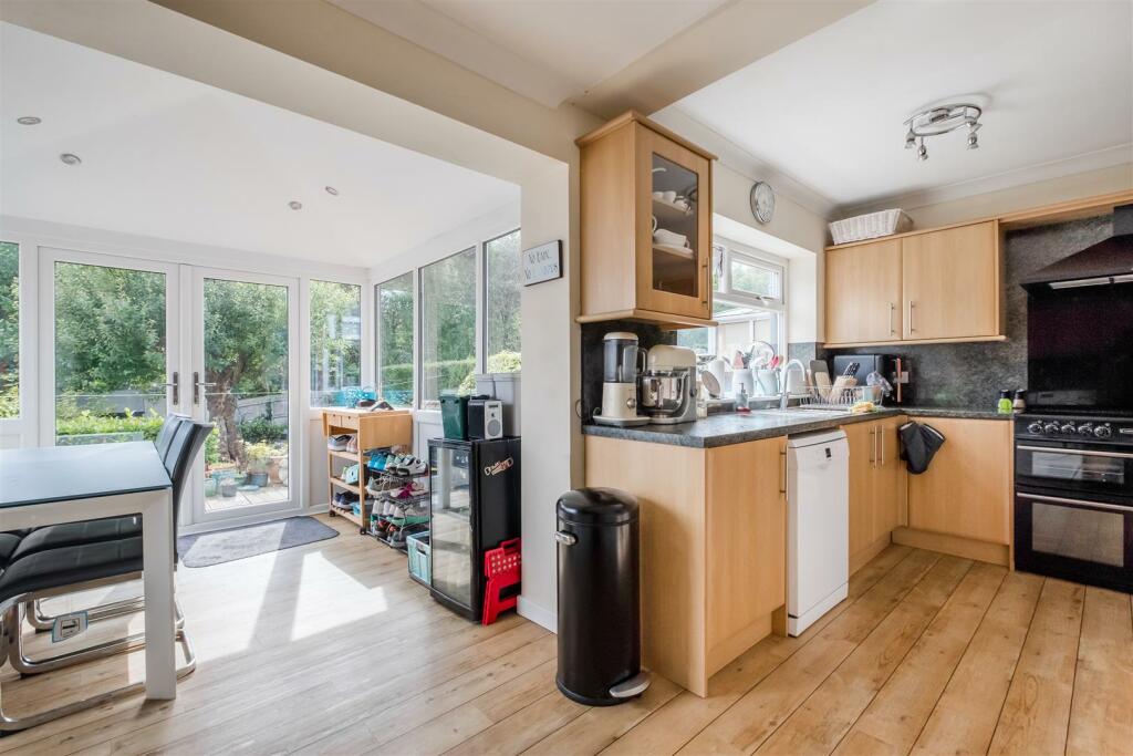 KITCHEN 2.jpg