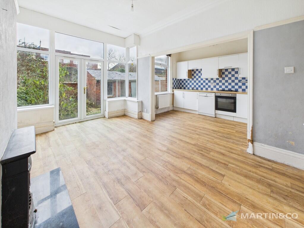 CAM02318G0-PR0560...