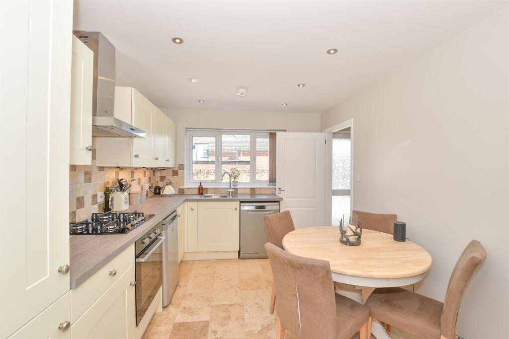 Kitchen/ Breakfast Room