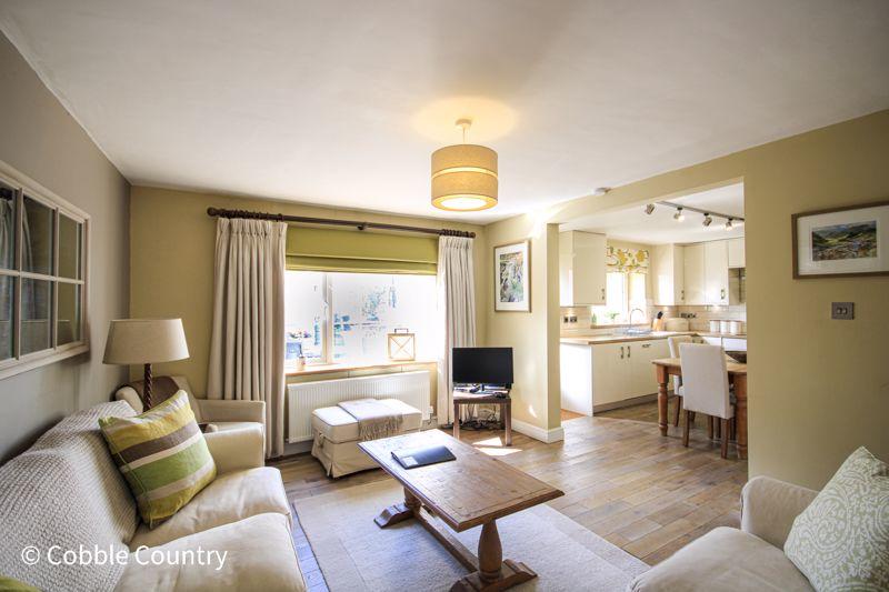 Lounge/Kitchen