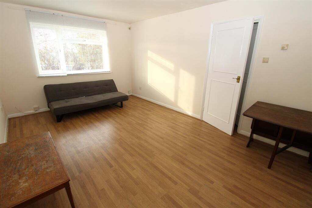 Lounge1.JPG