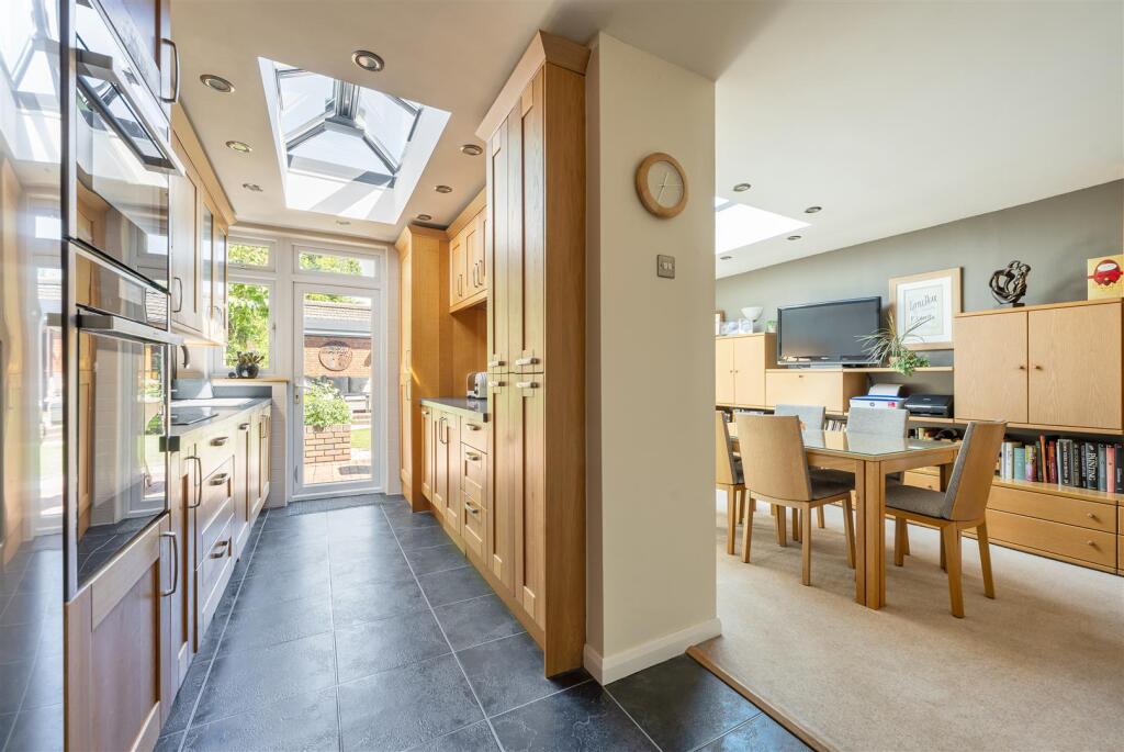Cherrydown Avenue, E4