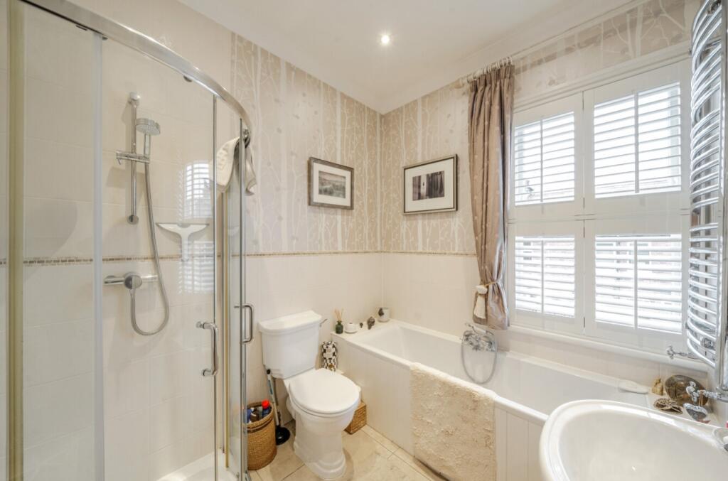 Harrogate Estate Agent Bathroom