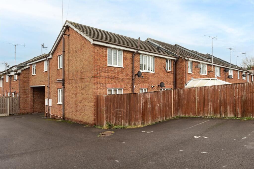 49 St Matthews Close-13.jpg