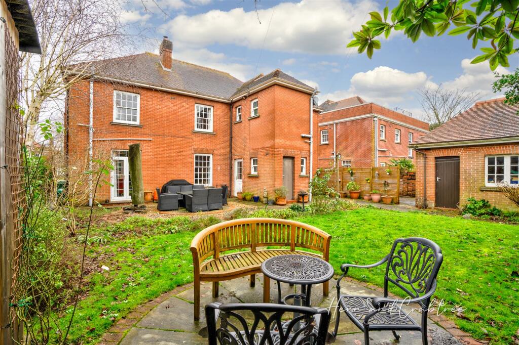 Queen Anne Square, Cardiff, HernCrabtree (10).jpg