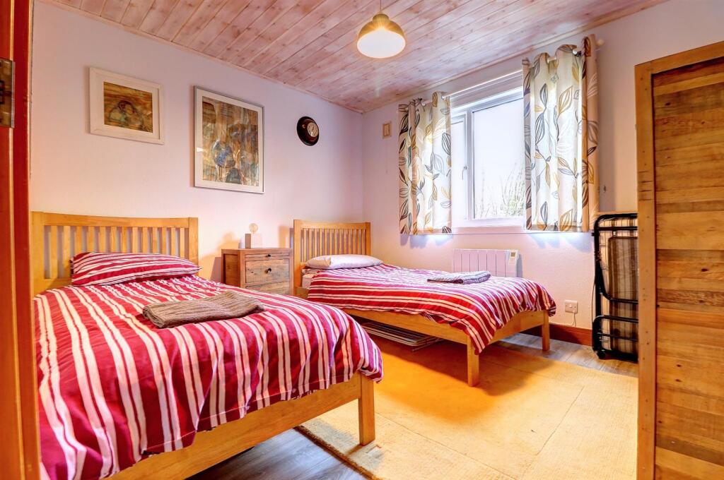 Bedroom 2 .1.jpg
