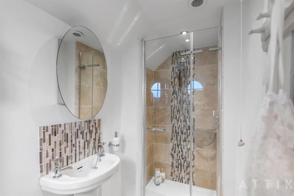 Old thatched cottage Manse Lane Crstfield IP19 0DJ