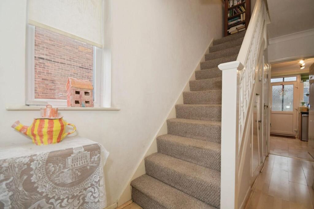 ENTRANCE HALL.jpg