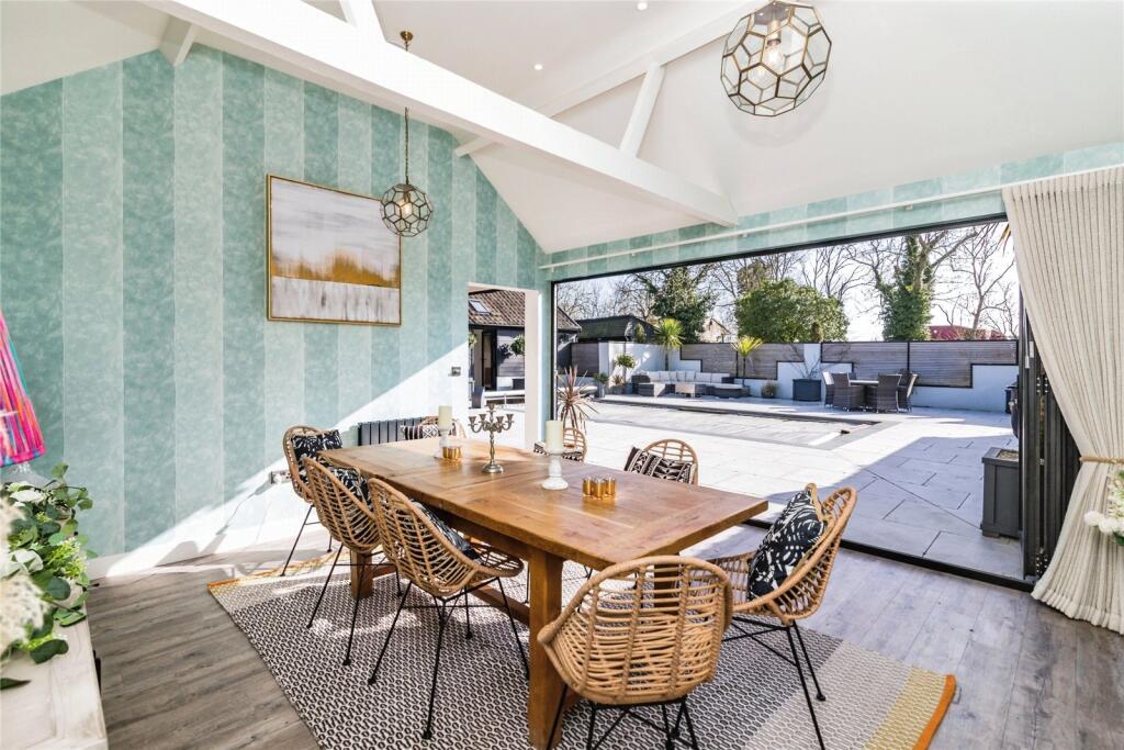 Villa - Dining Room