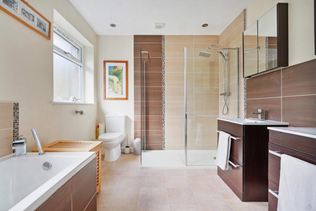Principal bathroom