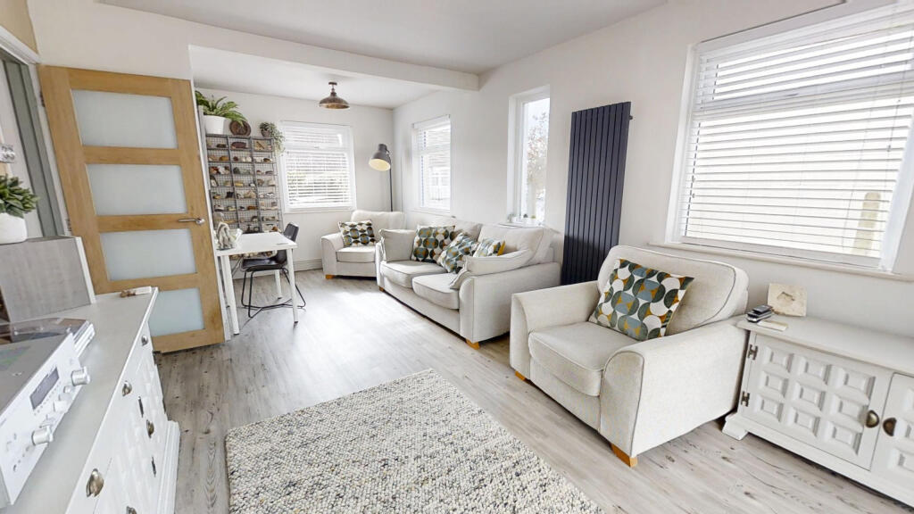 Park-Estate-Road-Portland-Dorset-UK-10092025_13355