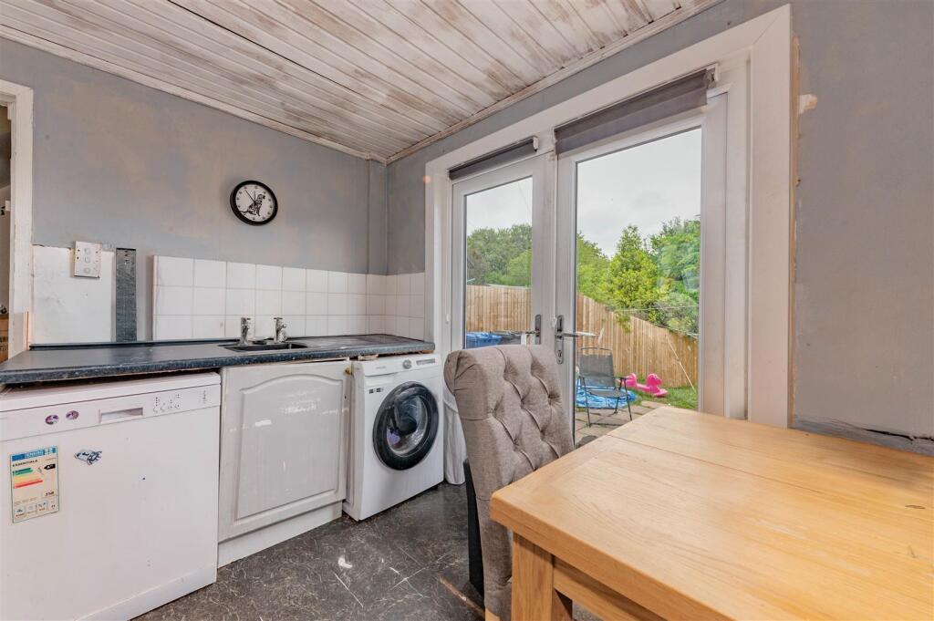 9 Helmsdale Crescent Dundee-9.JPG