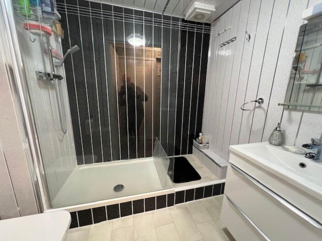 17 RW bathroom