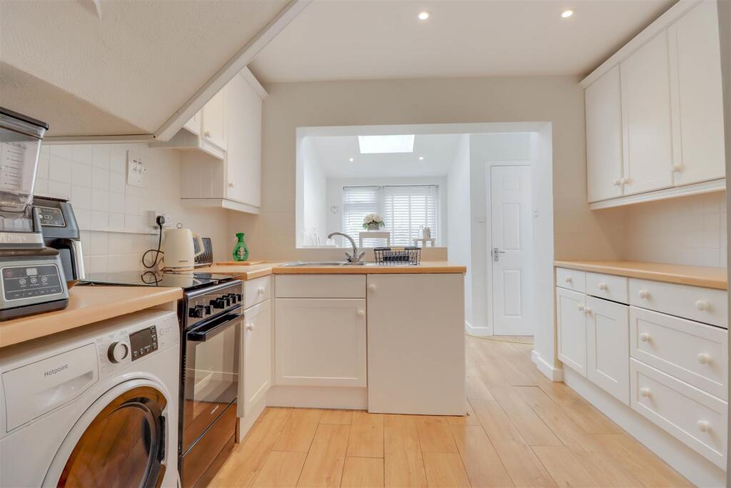 3 LEASWAY INSIDE-18.jpg