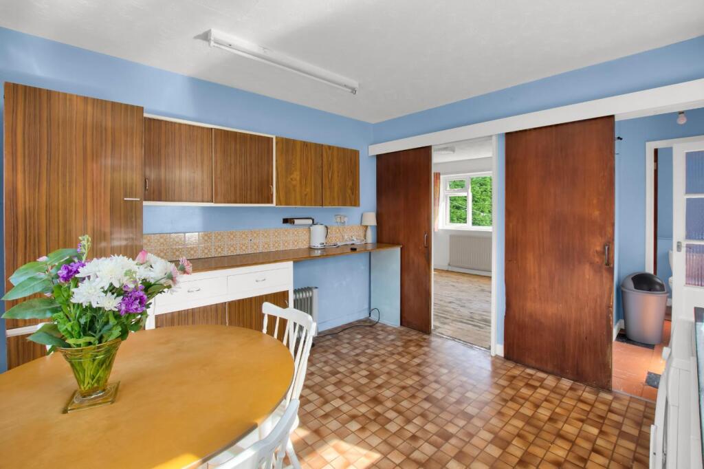 4 - kitchen breakfast room.JPG