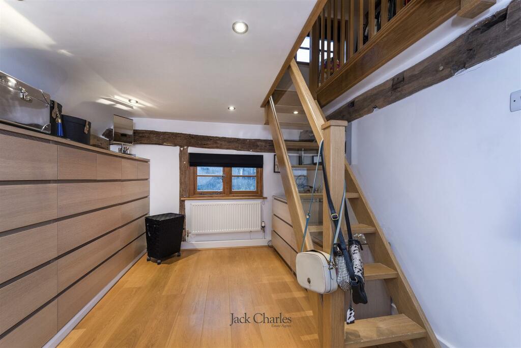 Little Bewl Farmhouse, TN3 8JL 013.jpg