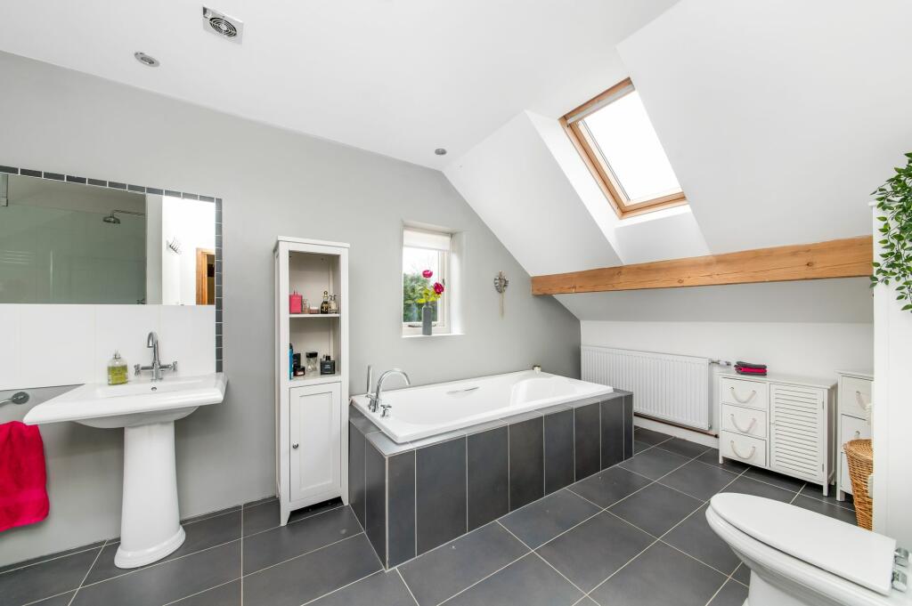 Ensuite to bedroom one