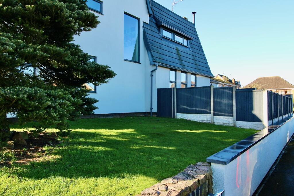 Extensive Frontage - option to extend Side Garden