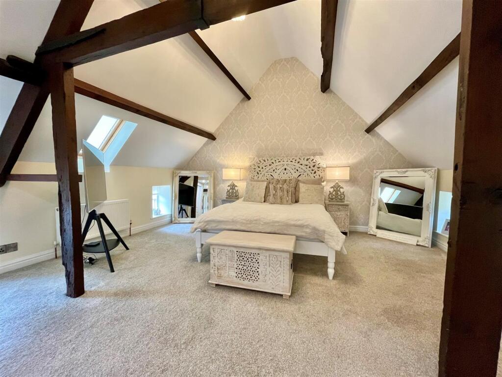 Master Bedroom.jpg