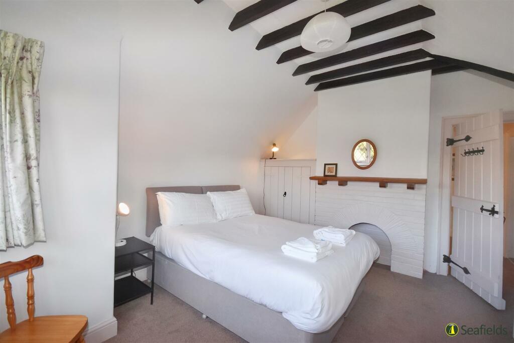 Bed 4.jpg