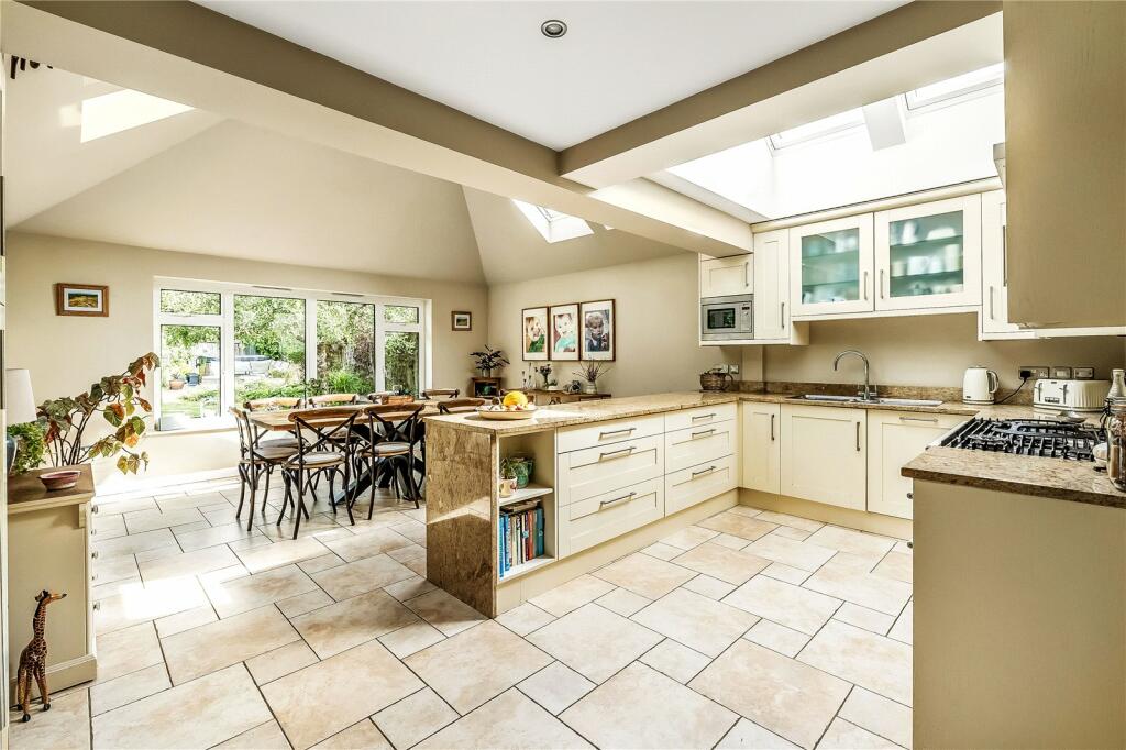 Kitchen/ Dining Room