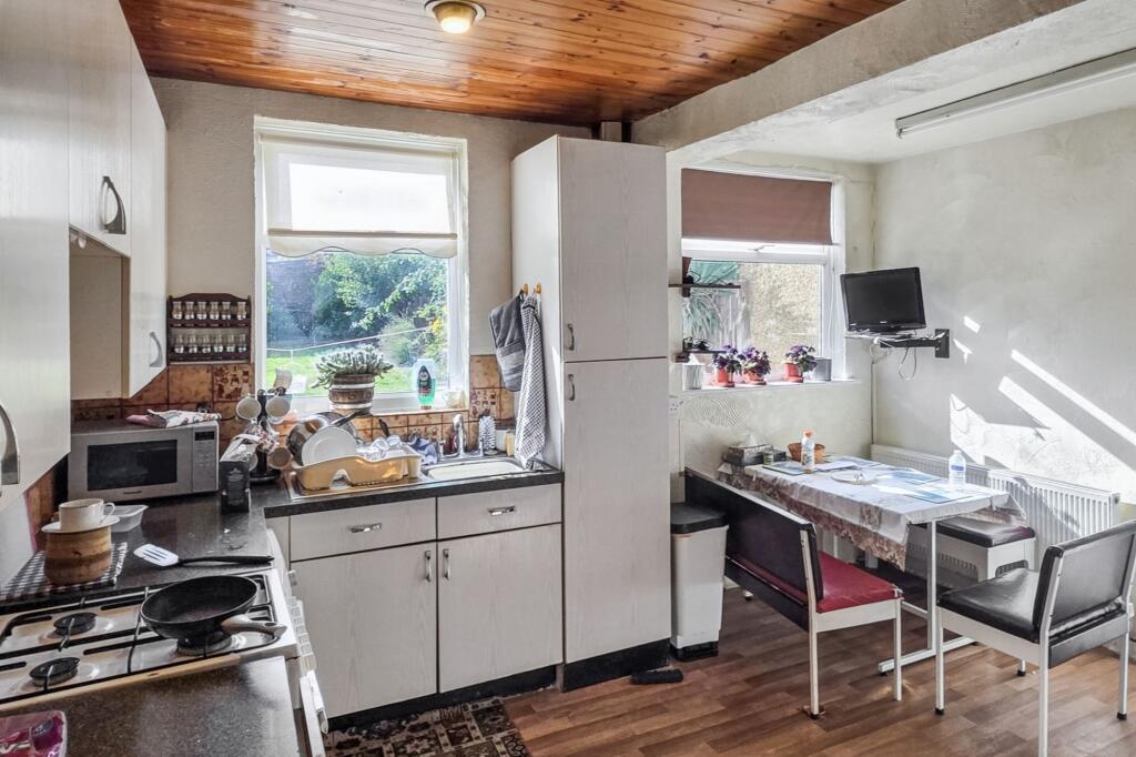 64 Alicia Gardens, Kenton, Harrow, Middlesex HA3 8JE