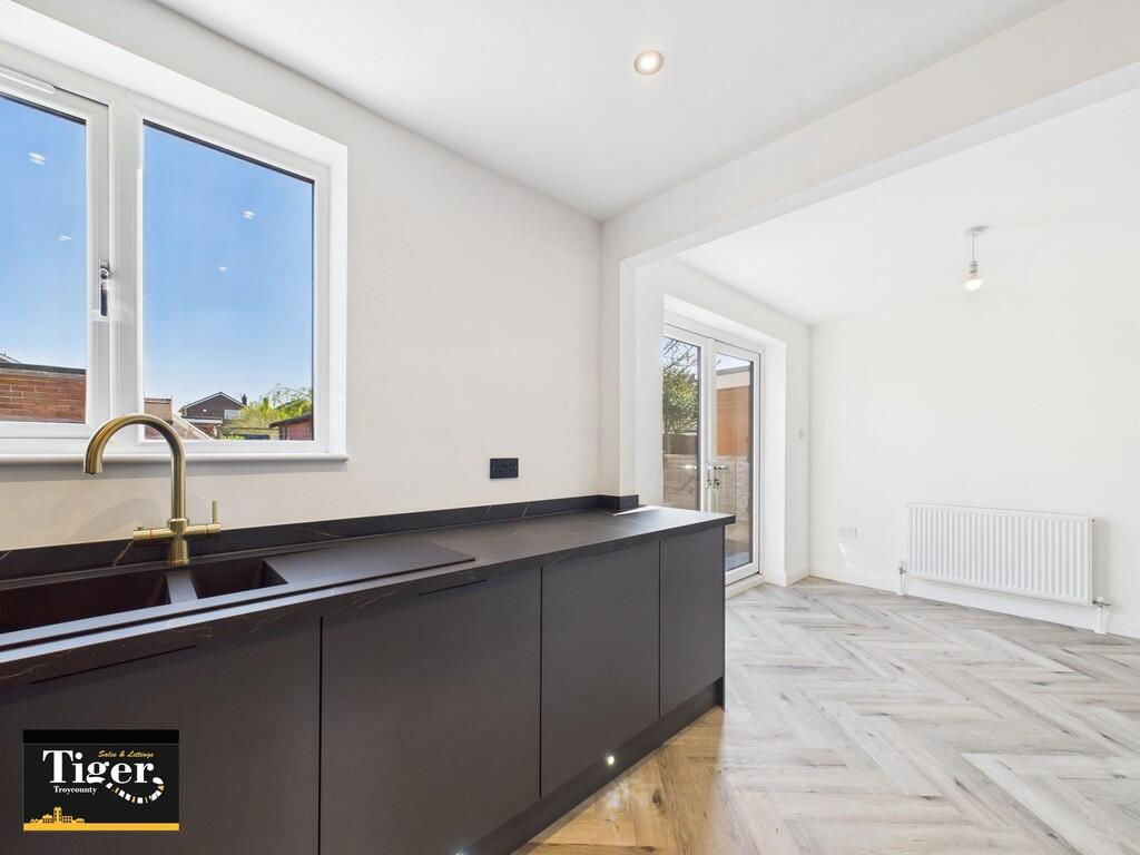 CAM02176G0-PR0540...