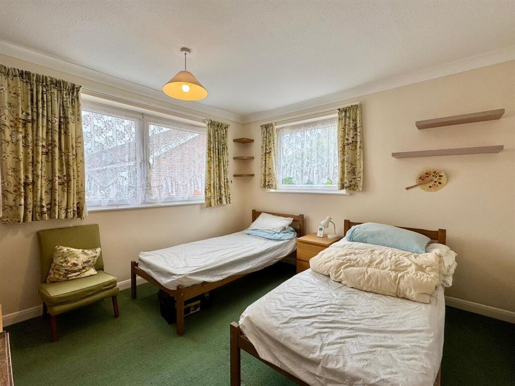 Bedroom 1 (1).jpg