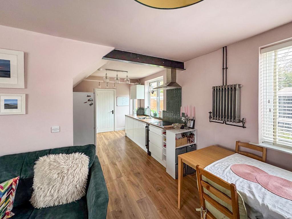 Kitchen/Dining Area