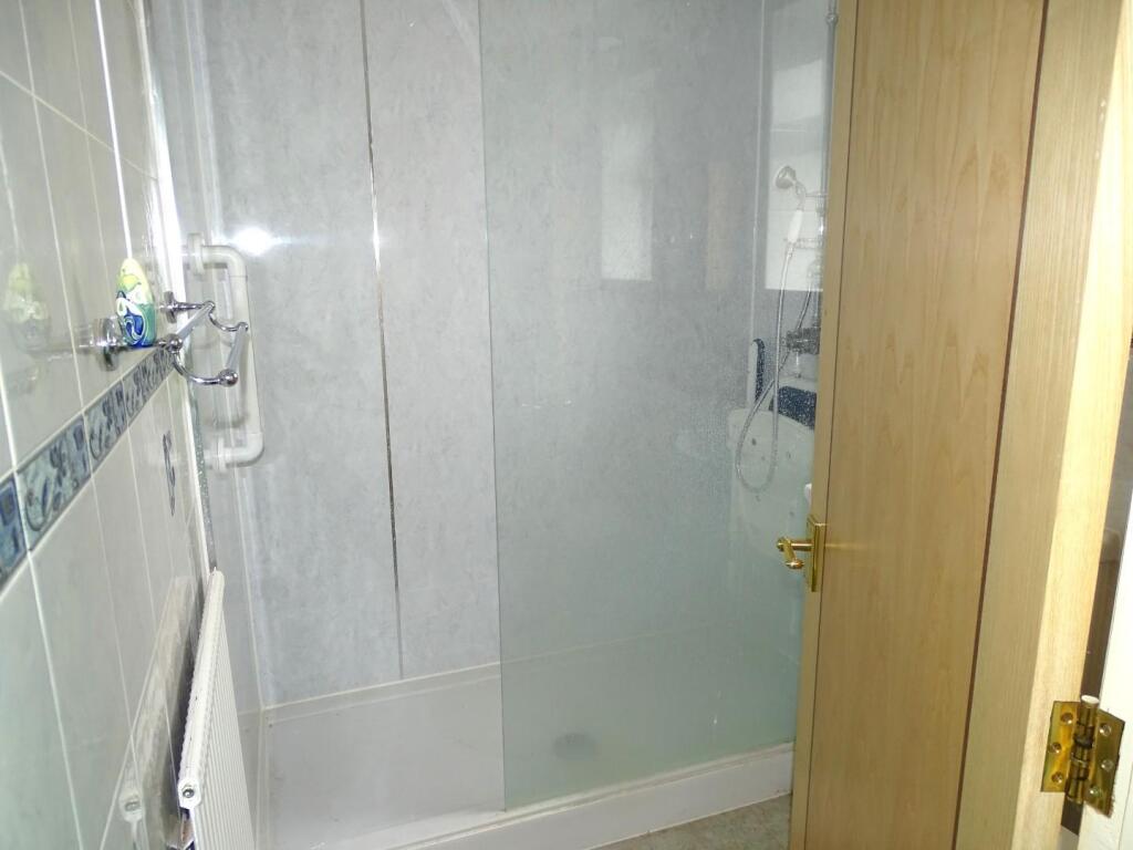 SHOWER ROOM