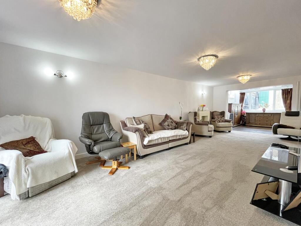 Mardon Close 15 - Lounge 2.jpg