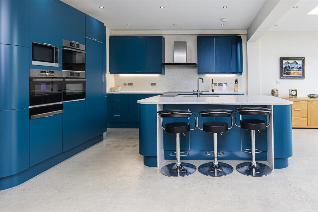 Bramleys Estate Agents - Cumberland Avenue - Fixby