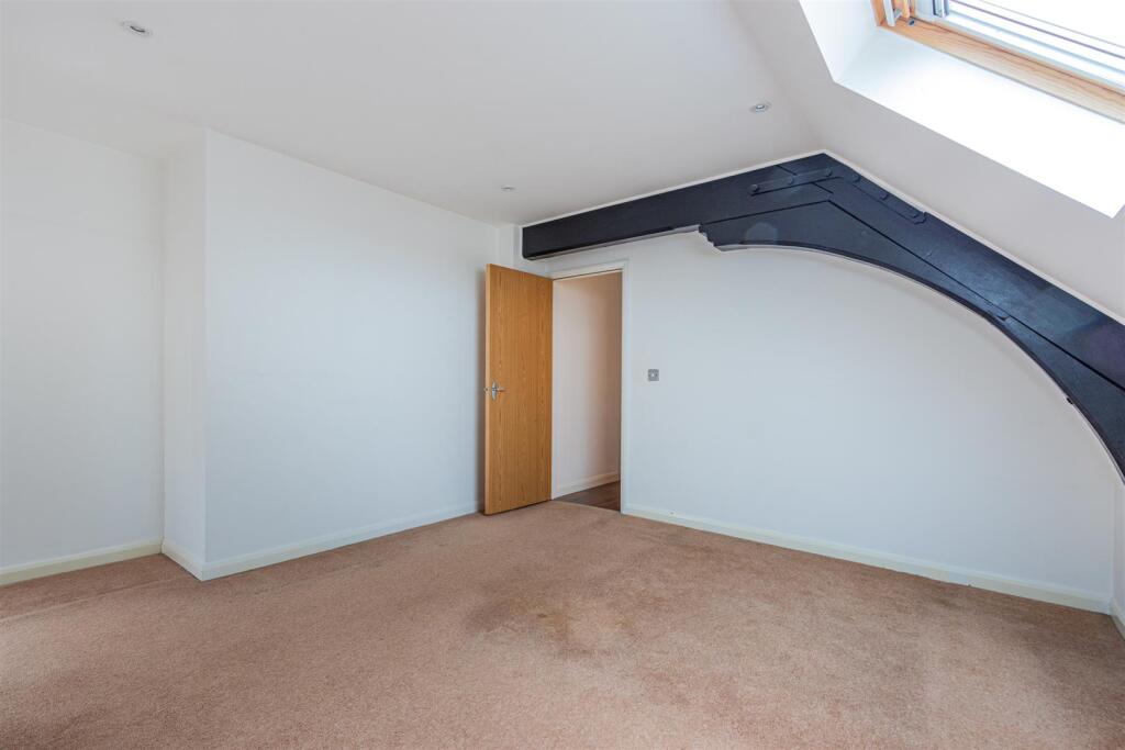 Amberley House 6-7.jpg