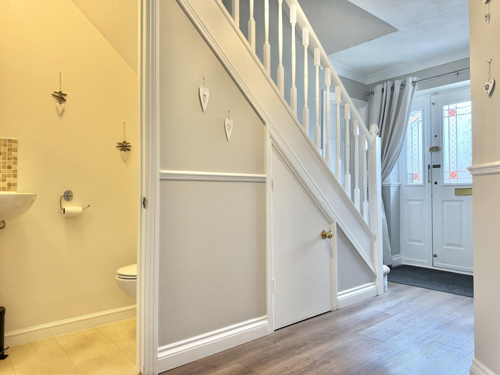 Entrance Hallway/Cloakroom