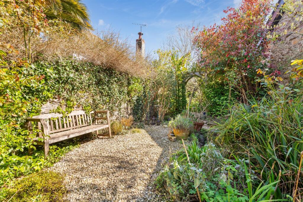 A09 - 52 Milton Street Brixham - 250411.jpg