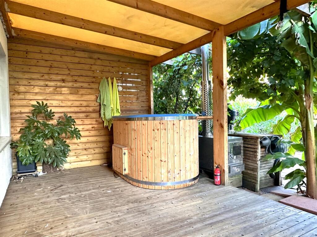 Outdoor Entertainment Space 062