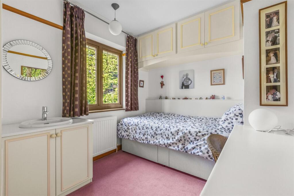 15 Pretoria Rd, HP13 6QW-1.jpg
