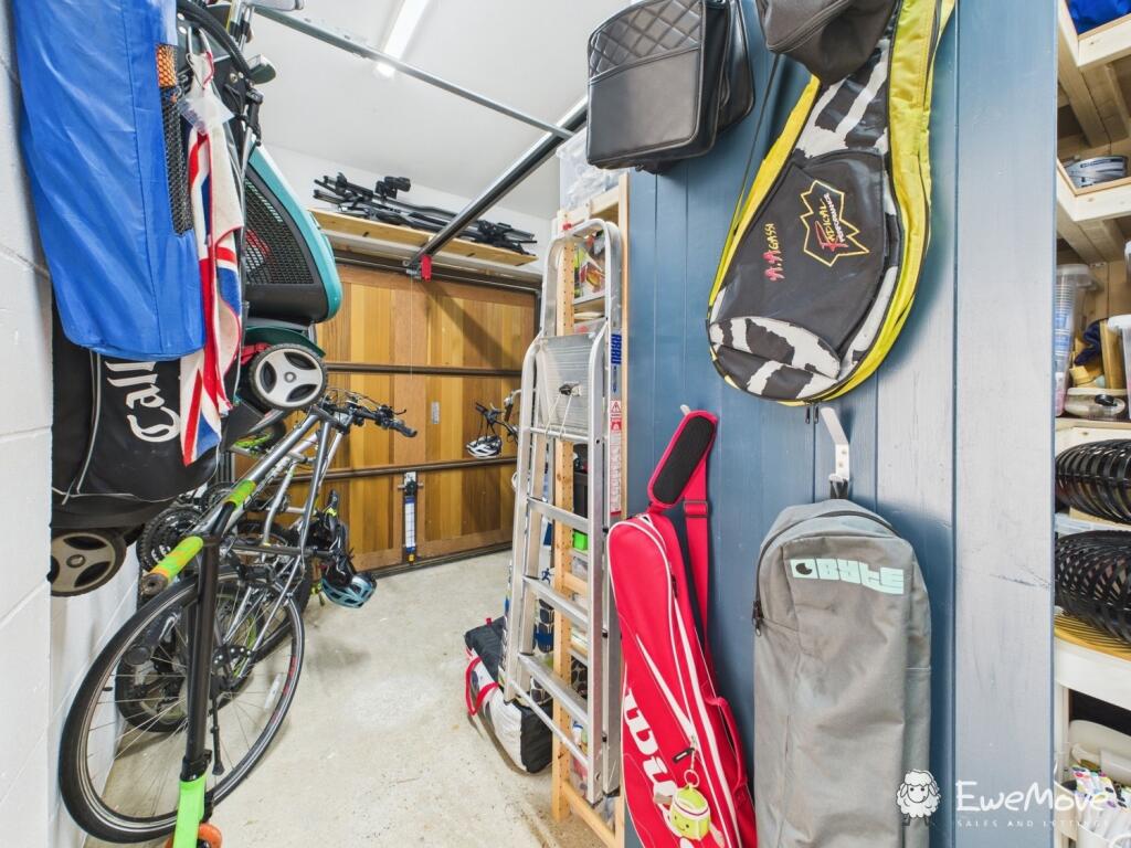 CAM02877G0-PR0064-STILL012