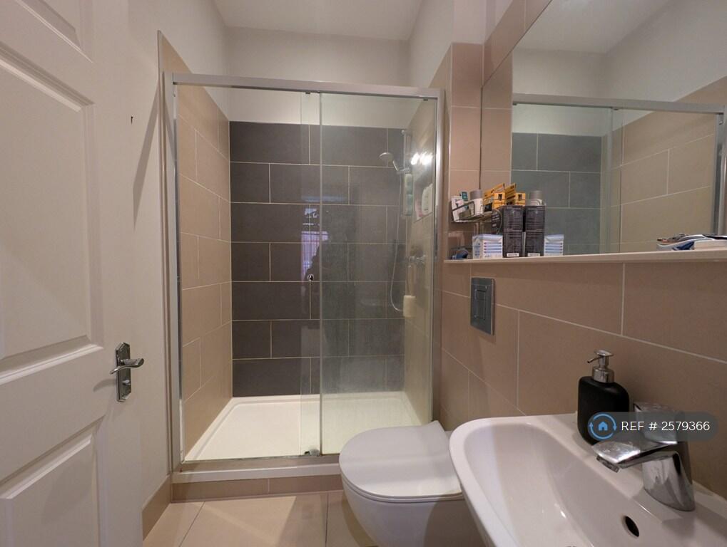 En-Suite Bathroom