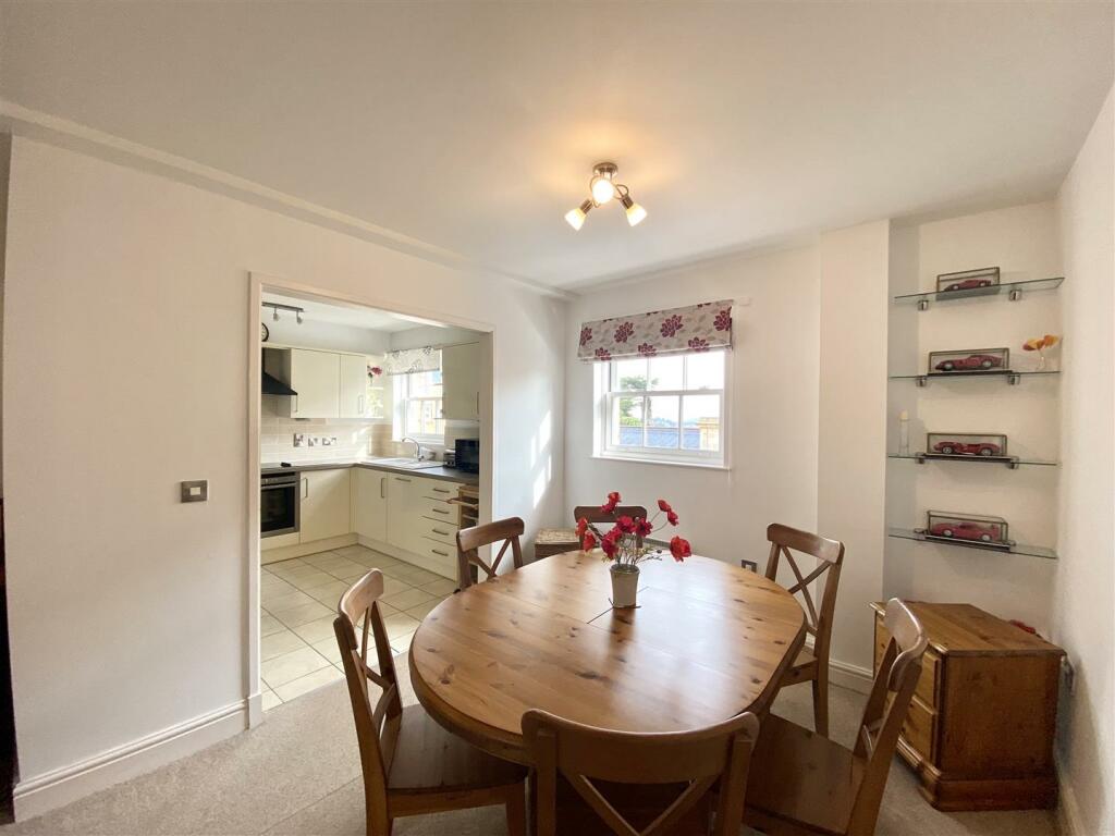 LIVING/DINING ROOM