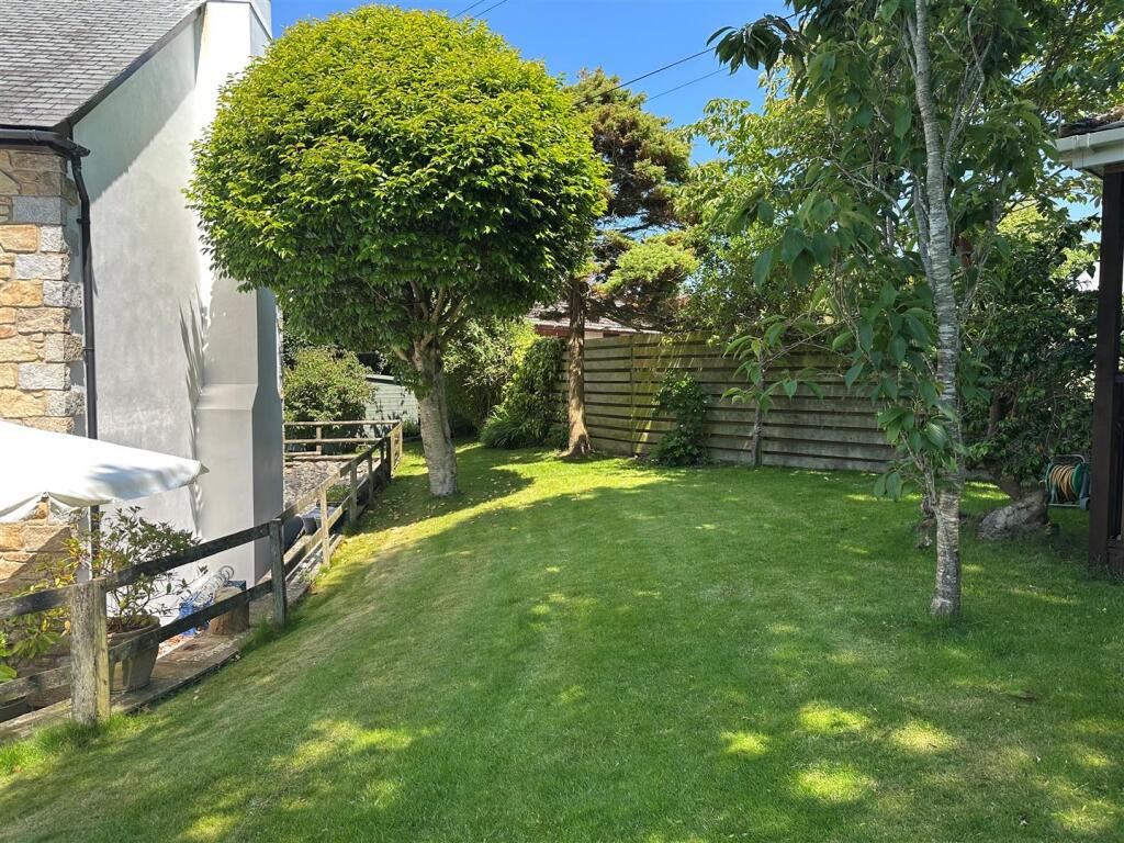 Side Garden.jpg