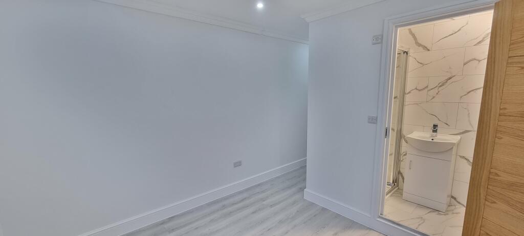 Master bedroom (1)