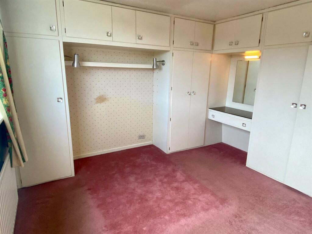 parkfield avenue 17 bed 1.jpg